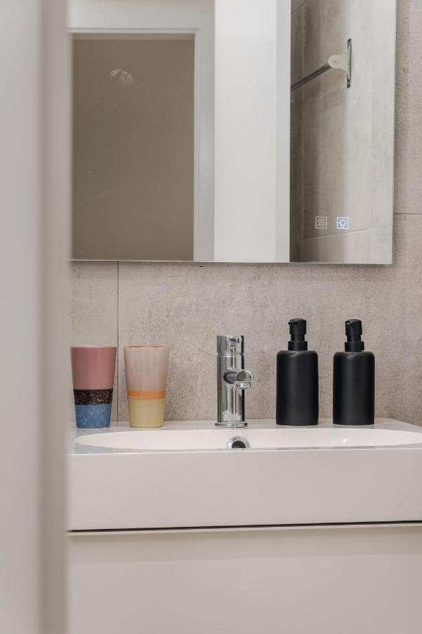 Casa Boma Lisboa - Design Apartment With Private Vegetal Terrace - Lapa VII Kültér fotó